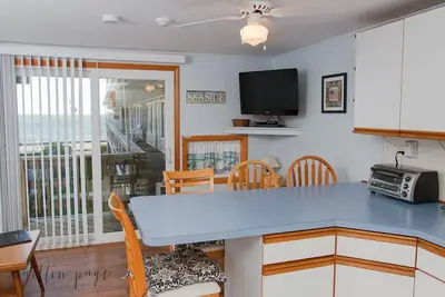 Image de Cape Cod Oceanside Condominium Unit - across from beach!