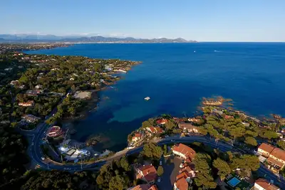 Image de Villa du Jardin with spa and pool just 15 Meters from the Med, views, views