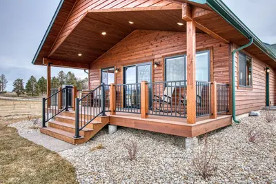 Image de Cozy bungalow with fantastic mountain views.