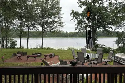 Image de Cozy home on private lake close to Atv snowmobile trails.