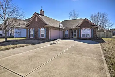 Image de Family Home w/ Yard ~ 15 Mi to Downtown!