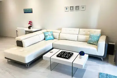 Image de New! Luxury 1Bed Large Condo - Moments from the Beach