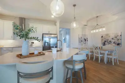 Image de Dates Open in April 2025! Beautiful Home on Golf Course! Golf Included!