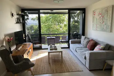 Image de Stylish 2 bedroom unit convenient location, West End
