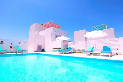 Image de Xenos Villa 6 avec piscine privée près de la mer