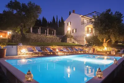 Image de Large Villa with Pool & Stunning Views