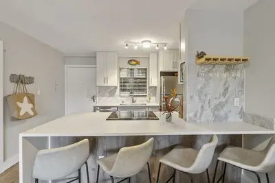 Image de Pacific Shores B203! Stunning Remodel! Excellent Kihei location!