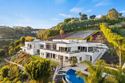 Image de Winding Way - Modern Malibu Masterpiece with Unobstructed Ocean Views