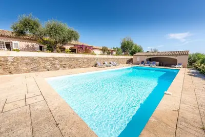 Image de Typical Provencal farmhouse with magnificent sea view