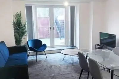 Lovely 2-Br Flat near Salford Royal