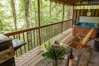 Image de Creekside Cabin w/ Hot Tub/Near Wineries/Sleeps 4