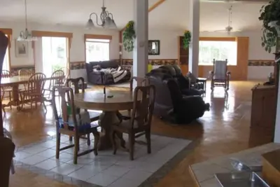 Image de Large 4-season waterfront cottage