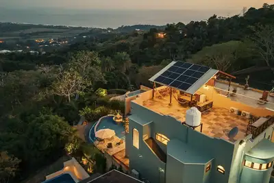 Image de Mountain & Beach Retreat, With Breathtaking Ocean Views