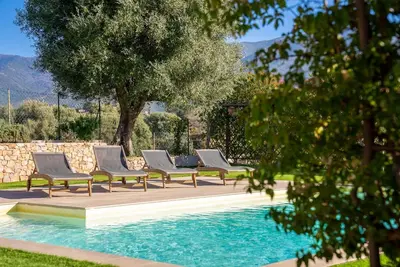 Image de Une villa familiale authentique et calme avec piscine