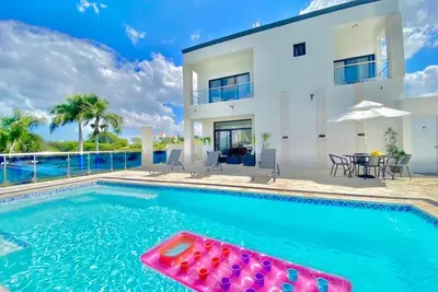 Image de Villa Valentina Holidays 3 Br W/ Infinity Pool