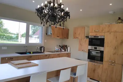 Image de Belle maison moderne, Neuve, Super équipée avec Qualité Suisse