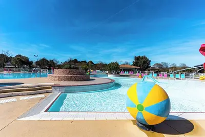 Image de Mobil-home haut de gamme sous les pins des Landes. \n3 chambres, 2 Sde, Lv, Ll. . .