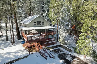 Image de Family-Friendly Forest Cabin-Sleeps 20-3 Levels of Fun w/ Arcade & Pool Table