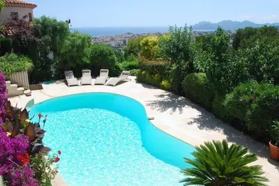 Luxury Provençale Villa Overlooking The Bay of Cannes