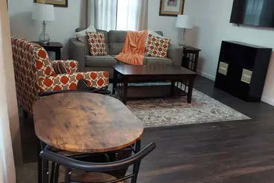 Image de 3 minutes to Downtown Houston|Grb Convention Ctr|Toyota Ctr|Minute Maid Park|