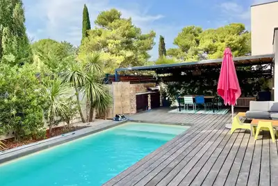 Image de Villa contemporaine avec piscine, à 10 minutes des plages!