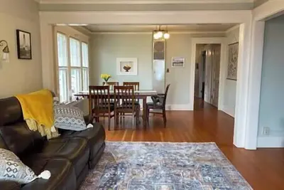 Image de Historic Downtown Riverview Flat, No. 4