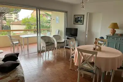 Image de Appartement 3 pièces à 5 mns à pied de la plage avec grand balcon traversant sud