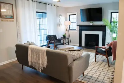 Image de 2 bedroom getaway in the heart of Mill Creek Park just a block from Newport Lake