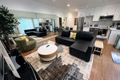 Image de New Modern private cozy suite with yard