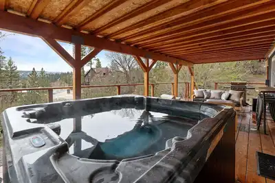 Image de Enchanted Hideaway - Lake View, Hot Tub, Fireplace, Deck, Barbecue