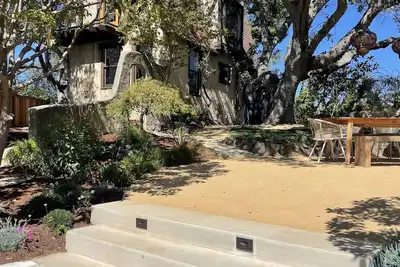 Image de San Francisco East Bay Hilltop Compound with 360 views close to everything