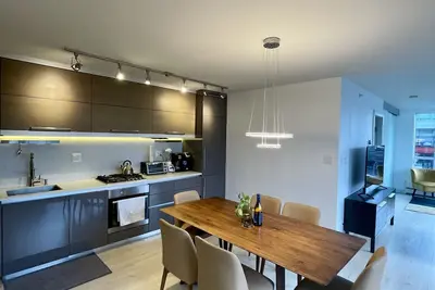 Image de Trendy Chinatown apartment with parking