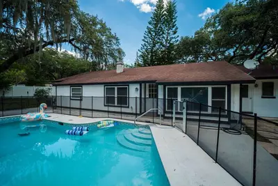 Image de Relaxing 4 Bedroom House with Pool and much more!