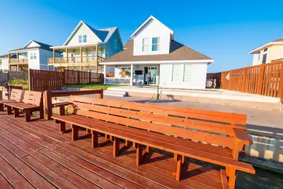 Image de Luxury Waterfront Rockport Villa with private pool and fishing dock