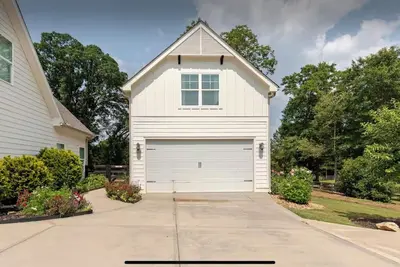 Image de Quaint Carriage House - Minutes from Senoia and Trilith Studios.