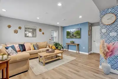 Image de No-stairs - Chestnut Hill 2 Br/2 Bath