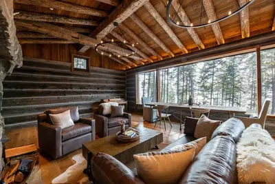 Image de Camp Milson - Flathead Lake 10 Bd Retreat w Private Lake Access, 8 acres