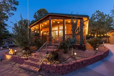 Image de *New! * Cozy Cabin-5 minutes from Downtown Payson!