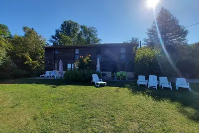 Image de Old tobacco barn with a view of the Dordogne