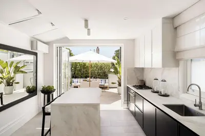 Image de Designer Chic In Heart Of Woollahra Village- Every convenience at your doorstep