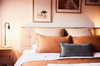 Image de Escape and relax in beautiful Trentham in contemporary bliss!