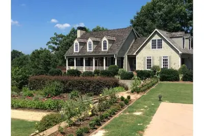 Image de 25 acre home, farm animals & large running creek. 8 mls from downtown Dahlonega