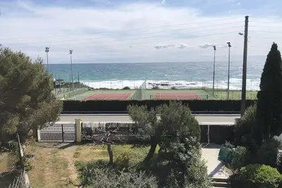 Image de Face à la Mer, superbe vue pour ce F3 climatisé de 40 M2 avec chambre cabine