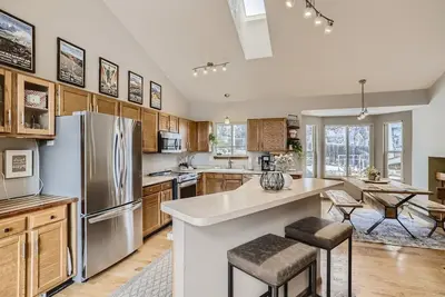 Image de Conveniently Between Boulder & Denver- Nearby Park, Large Yard, Covered Patio