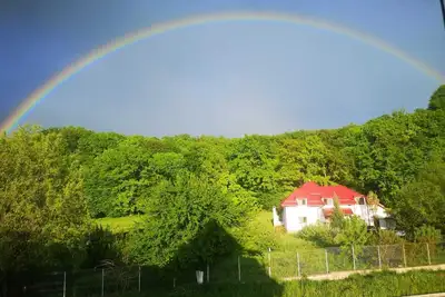 Image de Wonderfull villa in a quiet garden — 5 min from Dino Park and Rasnov Citadelle! !