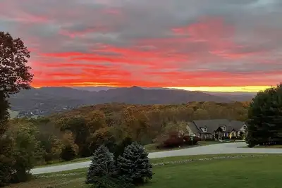 Image de Nice spacious home close to Virginia Tech and downtown Blacksburg.