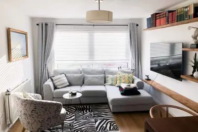 Comfy house in West Lothian - 10 min from the airport!