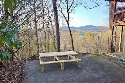 Image de Log cabin with  awesome mountain views: Hot Tub, Game Room, Fenced Yard