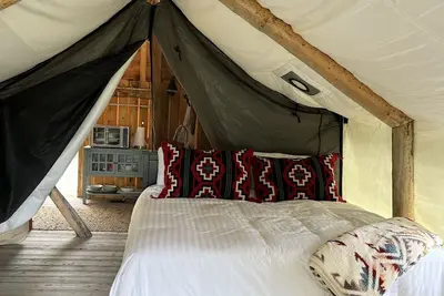 Image de Heritage Ranch 'Sacajawea' Glamping Tent (4)