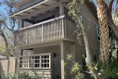 Image de Close to Beaches, quiet and private new guest house - full kitchen, deck & patio